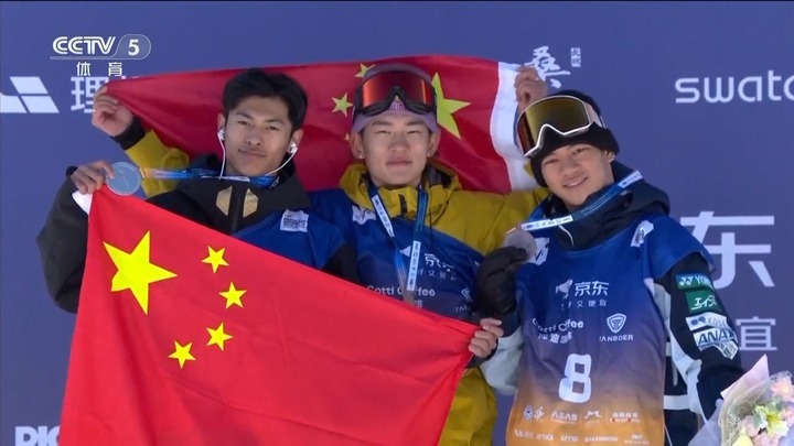 “雪飞天”再登顶！苏翊鸣米兰冬奥赛季两连冠