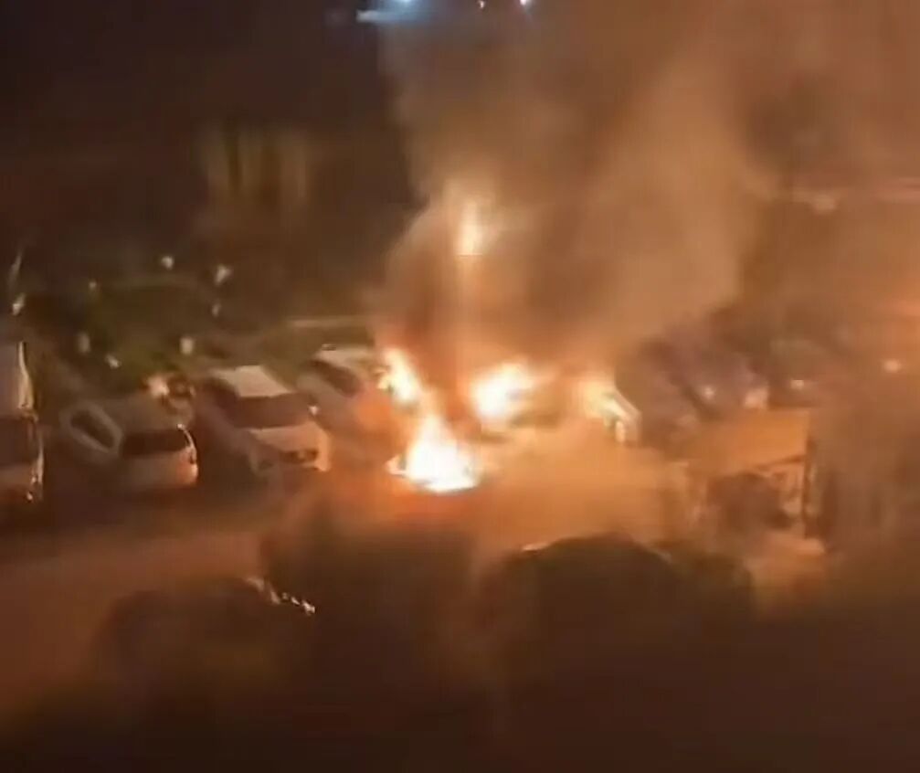 广州通报：一停车场起火，燃烧面积约90㎡，已扑灭无伤亡