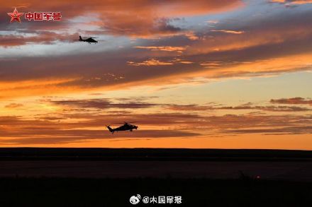 转存收藏！直升机披霞光上演硬核浪漫