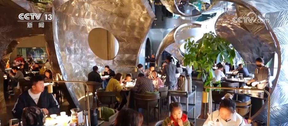 早茶店变身网红打卡点 “美食+”新体验打开文旅消费新路径