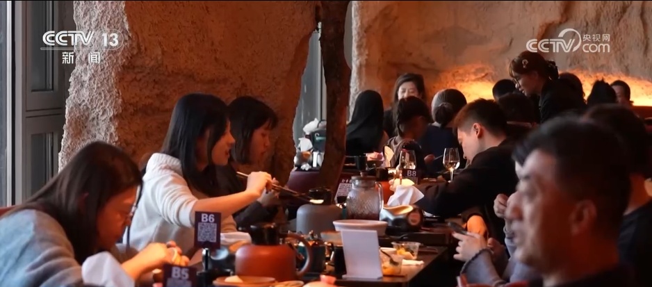 早茶店变身网红打卡点 “美食+”新体验打开文旅消费新路径
