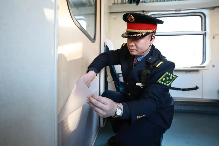 坐“雪国列车”，去看绚烂极光！