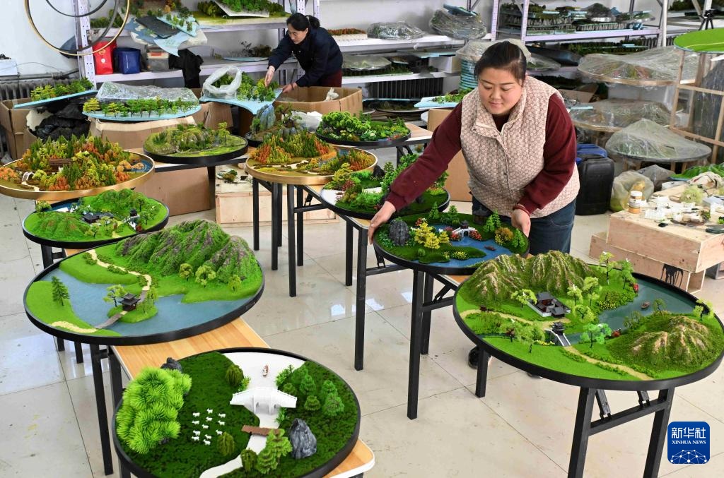 河北平山：小沙盘托起大产业