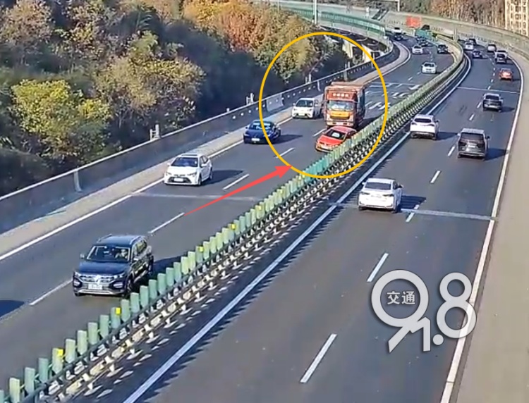没碰到也全责？杭州高速现无接触事故，判罚亮了！