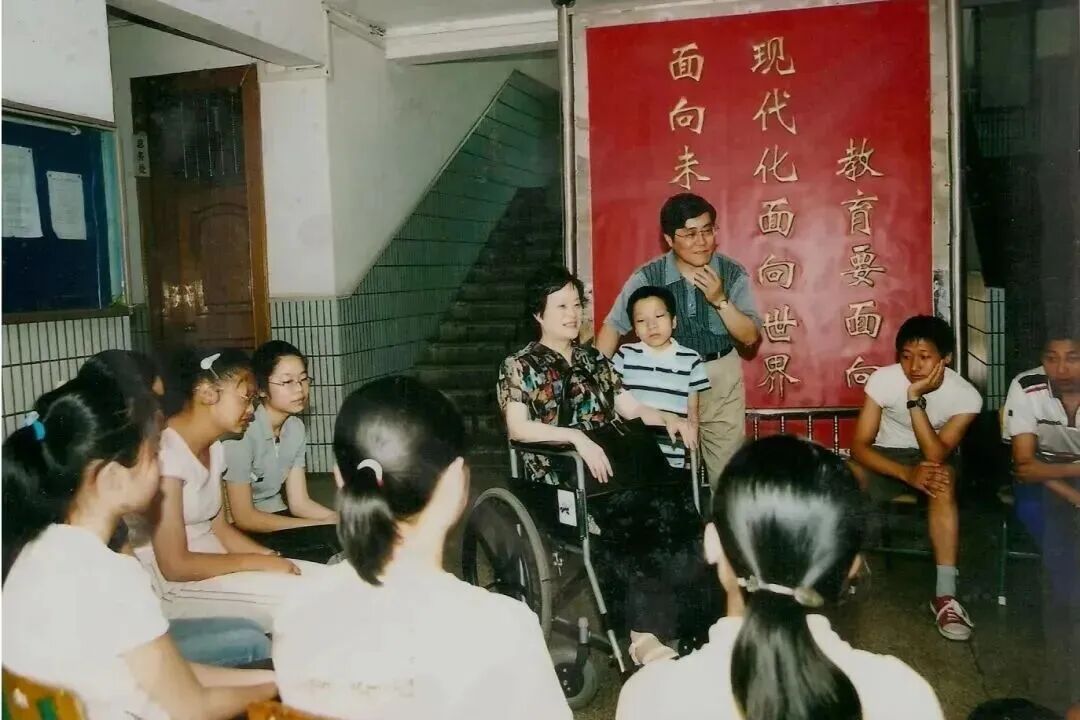 突传噩耗!她因病在上海逝世,曾因这一举动轰动一时!众人自发送行…… 突传噩耗!她因病在上海逝世,曾因这一举动轰动一时!众人自发送行……
