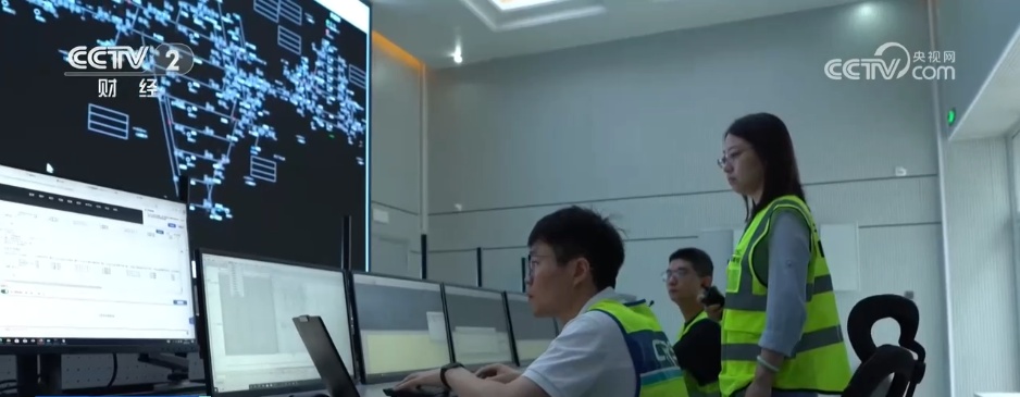 3.5万吨级列车“组队跑”，首次！我国重载铁路运输技术迎来新突破