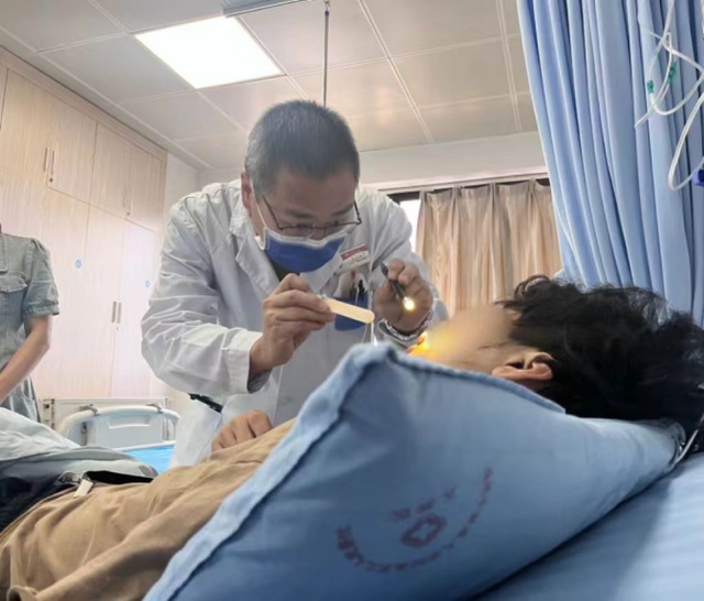 两肺全白!大冬天“中暑”昏迷?此处不宜久留…… 两肺全白!大冬天“中暑”昏迷?此处不宜久留……