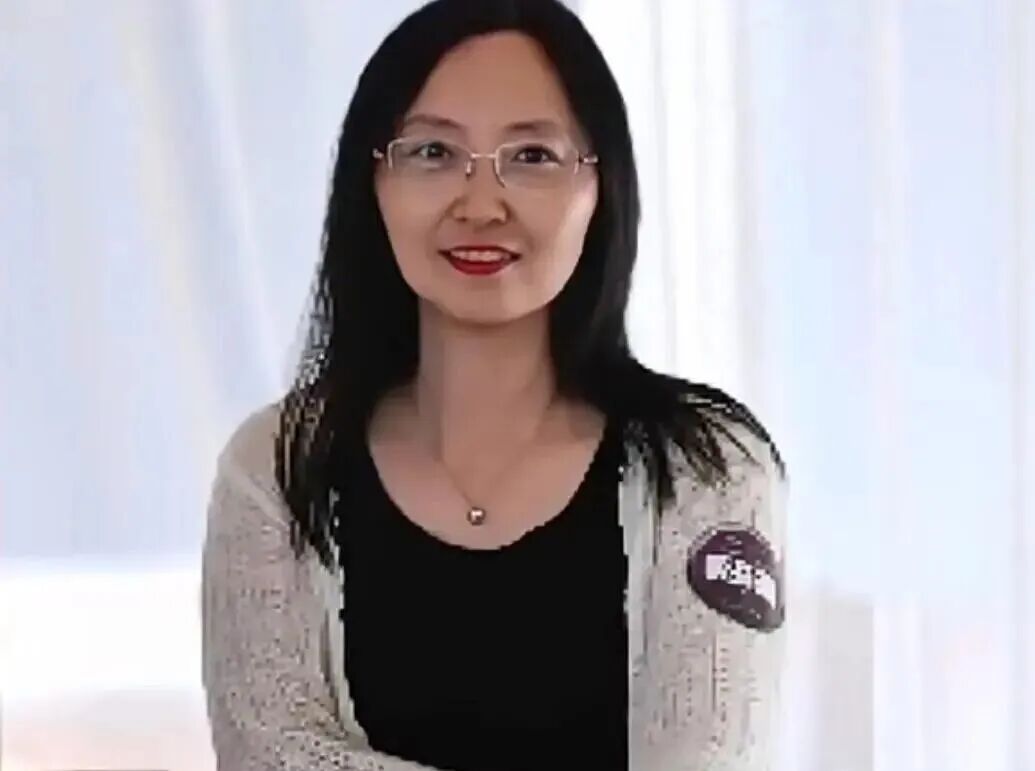 全网寻找的用围巾擦奶茶的女乘客找到了！她是两个孩子的妈妈：我只是做了自己该做的事