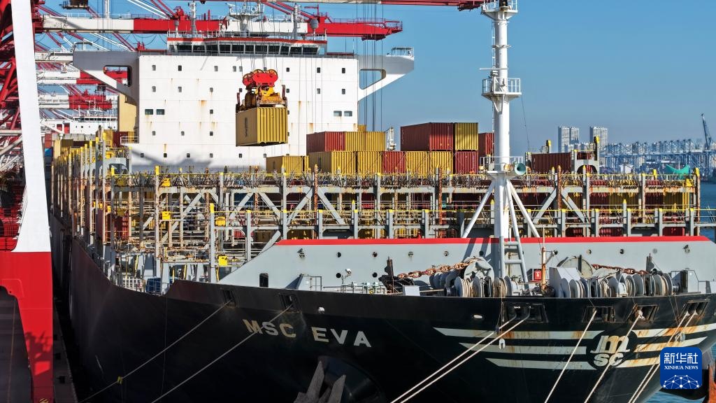 山东港口青岛港:年货物吞吐量再破7亿吨 山东港口青岛港:年货物吞吐量再破7亿吨