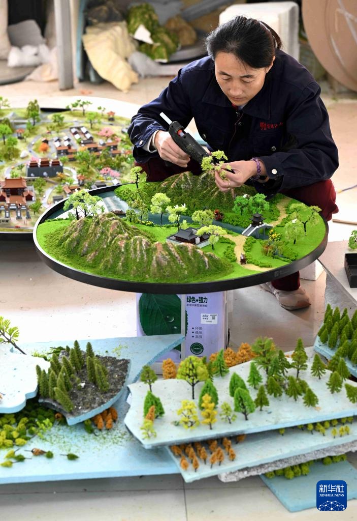 河北平山：小沙盘托起大产业