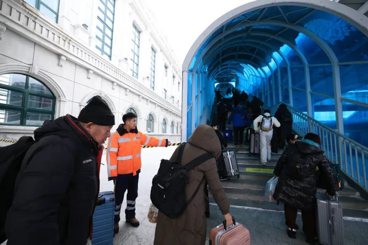 坐“雪国列车”，去看绚烂极光！