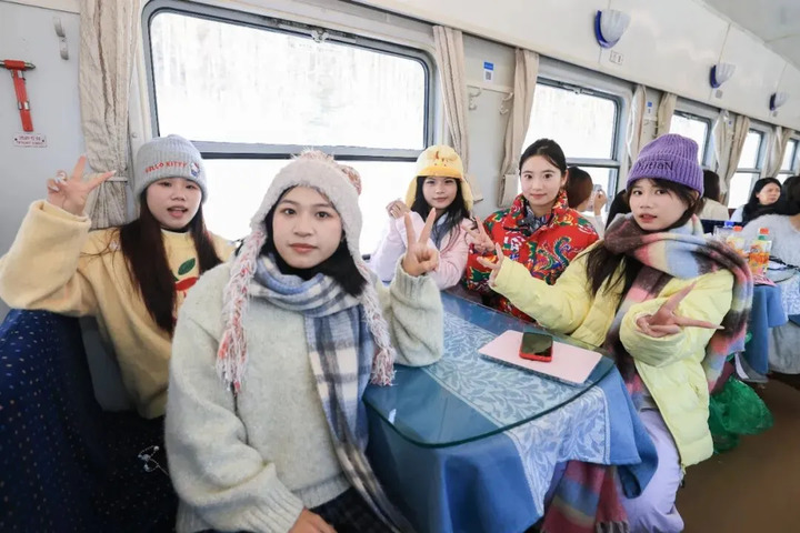 坐“雪国列车”，去看绚烂极光！