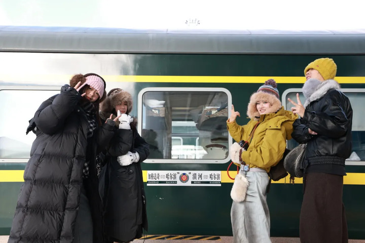 坐“雪国列车”，去看绚烂极光！