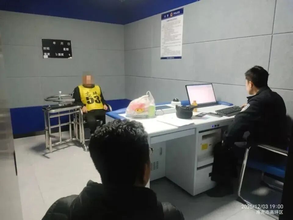 太嚣张！男子吃霸王餐还狠扇民警耳光！