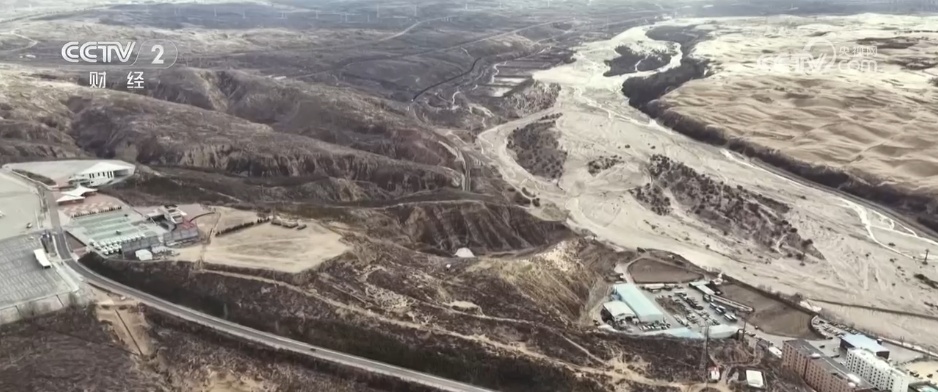 3.5万吨级列车“组队跑”，首次！我国重载铁路运输技术迎来新突破