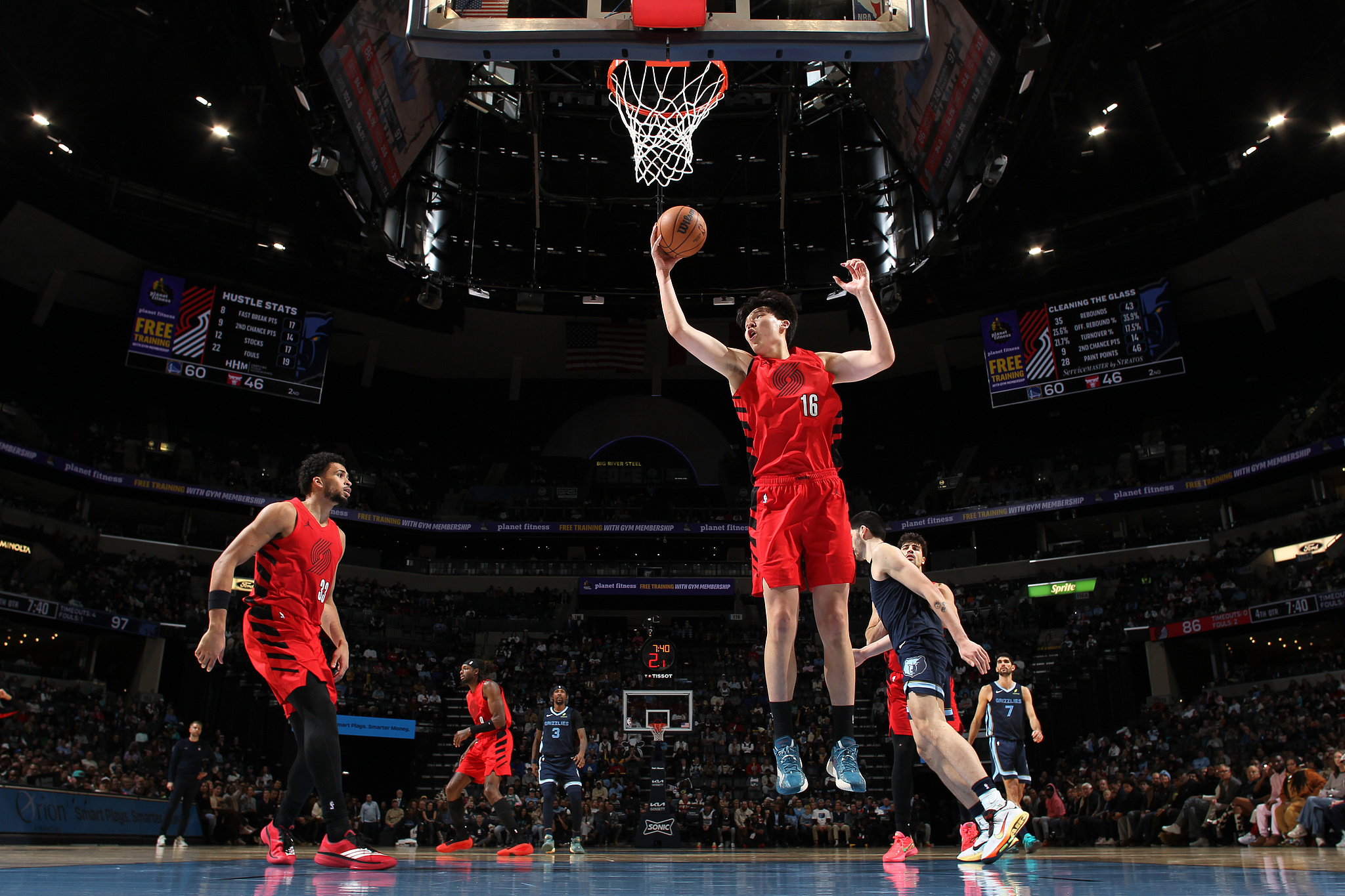 杨瀚森生涯首次先发砍4分5板 开拓者不敌灰熊