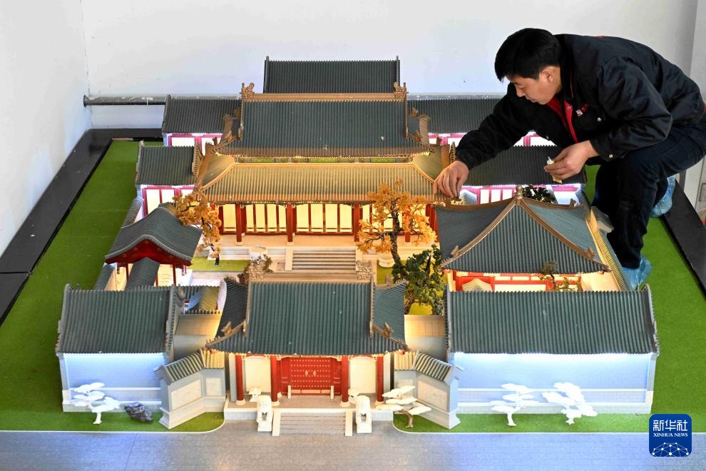 河北平山：小沙盘托起大产业