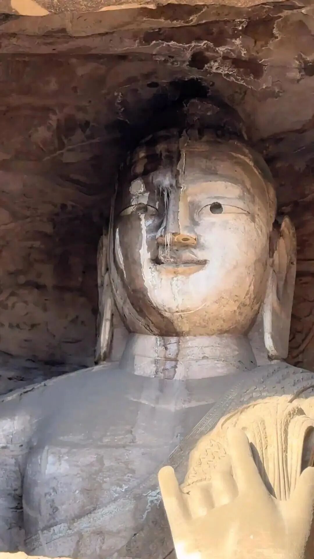 云冈石窟：“流鼻涕大佛”开启封闭保护