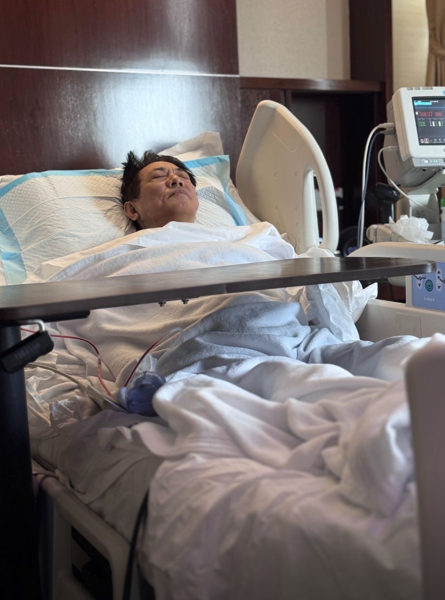 李连杰否认为显年轻“换心脏换血”:关掉美颜自证清白,“这个风险不值得” 李连杰否认为显年轻“换心脏换血”:关掉美颜自证清白,“这个风险不值得”