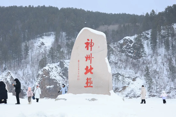 坐“雪国列车”，去看绚烂极光！