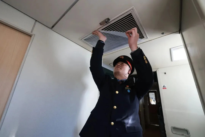 坐“雪国列车”，去看绚烂极光！