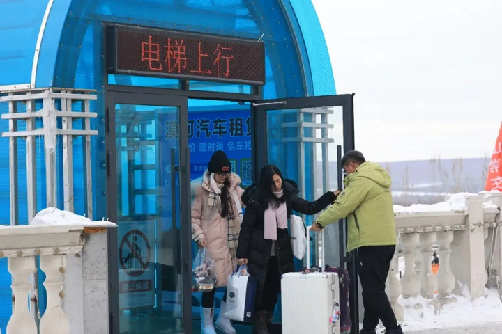 坐“雪国列车”，去看绚烂极光！