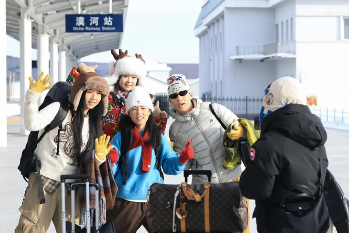 坐“雪国列车”，去看绚烂极光！