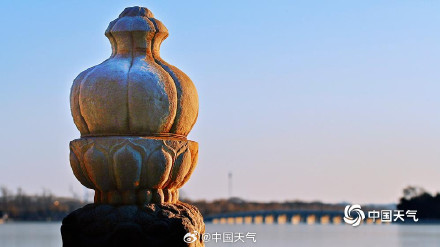 颐和园十七孔桥再现金光穿洞 为冬日增添一抹亮色