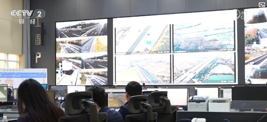 无人机群飞行规划员:新职业汇集“跨界人才” 勾勒低空经济“人才地图” 无人机群飞行规划员:新职业汇集“跨界人才” 勾勒低空经济“人才地图”