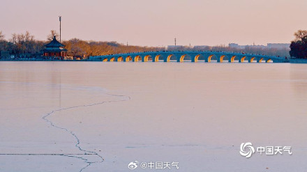 颐和园十七孔桥再现金光穿洞 为冬日增添一抹亮色
