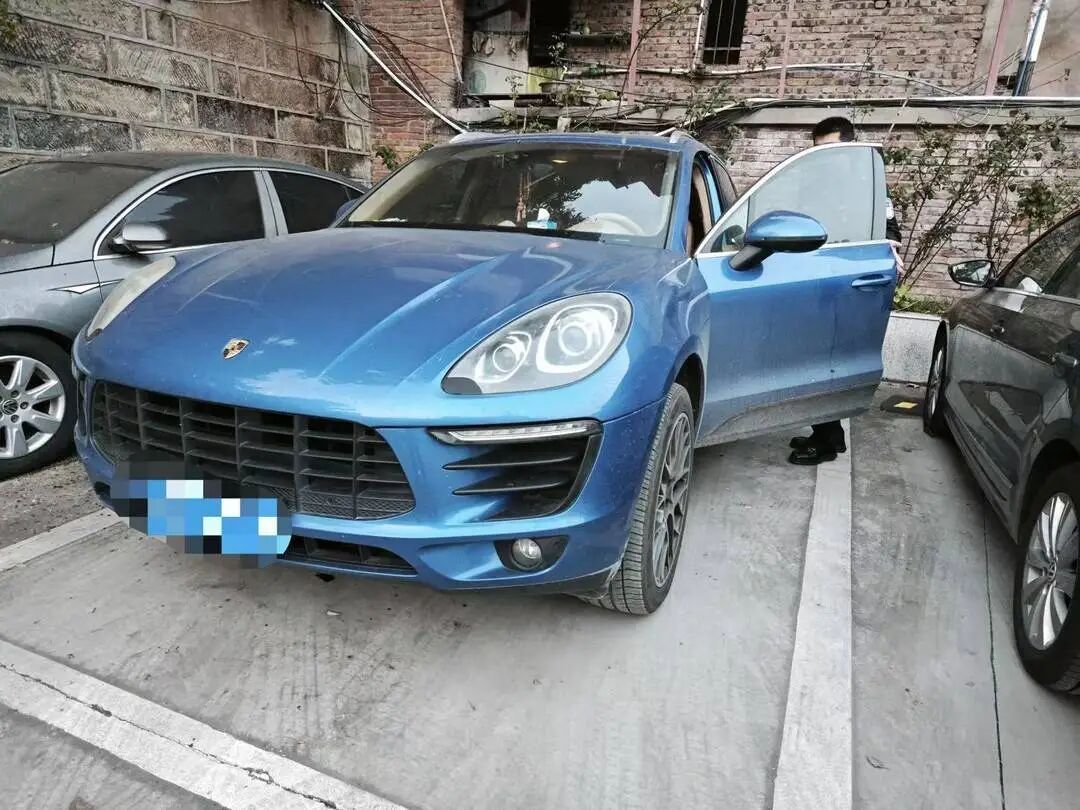 保时捷司机一夜偷了190多块电瓶，警方一小时锁定嫌犯