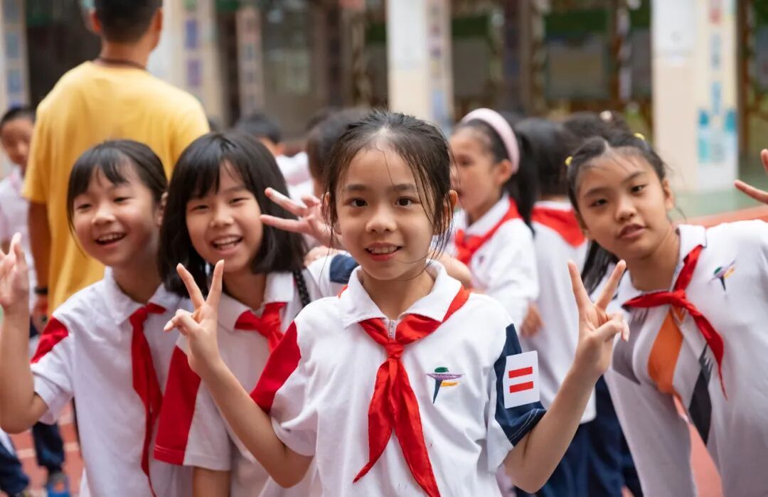 越来越多广州家长发现:周一不再要求这个“仪式感”了?有校长坦然:有必要,但不强制 越来越多广州家长发现:周一不再要求这个“仪式感”了?有校长坦然:有必要,但不强制