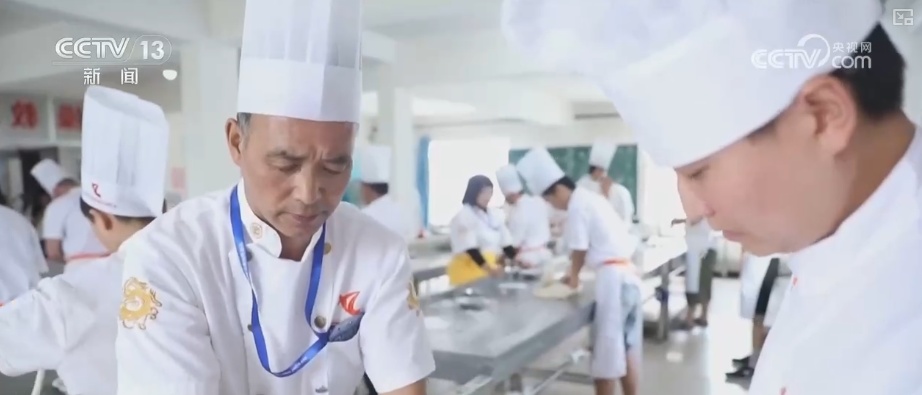 “新职业”“老行当”从细微处为百姓雕琢美好生活 职业更新为劳动者打开就业新空间