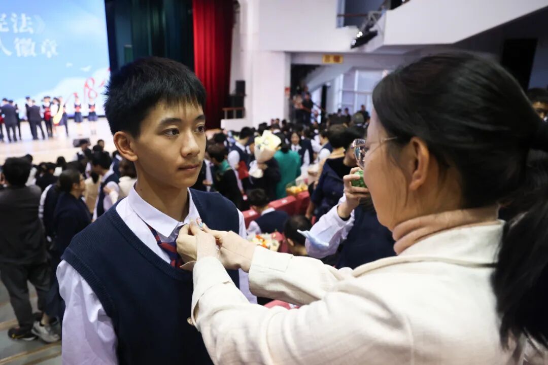 越来越多广州家长发现:周一不再要求这个“仪式感”了?有校长坦然:有必要,但不强制 越来越多广州家长发现:周一不再要求这个“仪式感”了?有校长坦然:有必要,但不强制