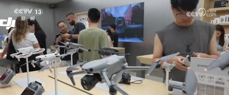 来华“淘好物”火爆出圈 外国游客“购物车”凸显“中国制造”全球竞争力