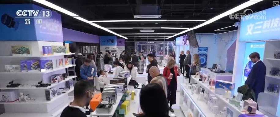 来华“淘好物”火爆出圈 外国游客“购物车”凸显“中国制造”全球竞争力