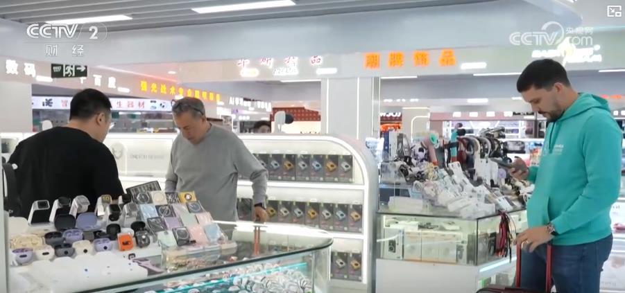 “空箱而来 满载而归”：“中国购”火爆出圈 带动入境消费潜力持续释放