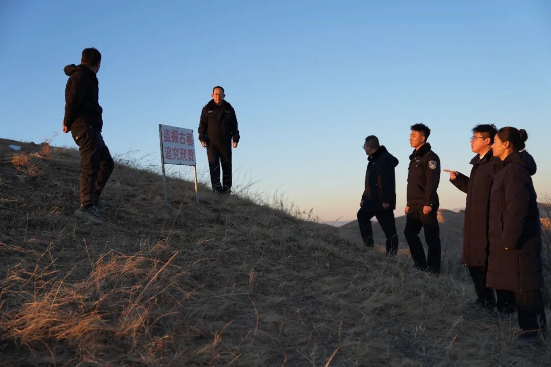 盗墓者两次非法挖掘西汉古墓，盗洞深达墓室，多人获刑