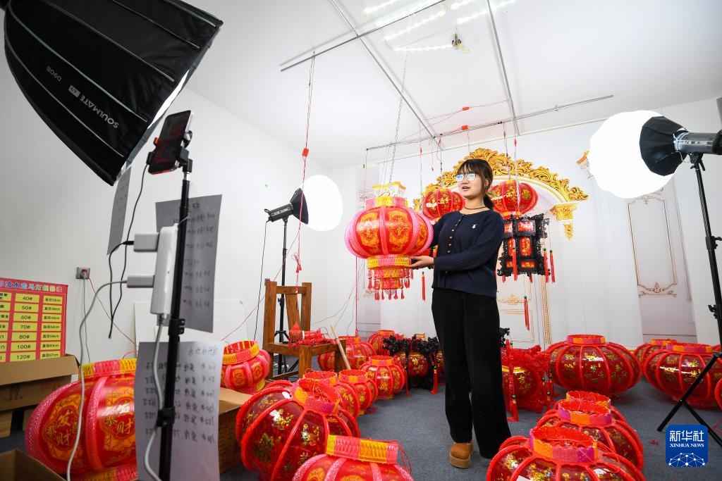 河北石家庄：赶制藁城宫灯