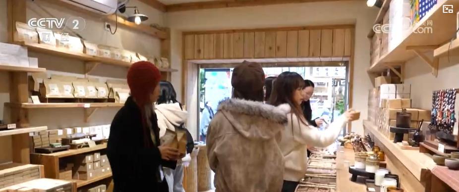 从“价格驱动”迈向“体验驱动”：首店经济与场景创新拉动消费新增长