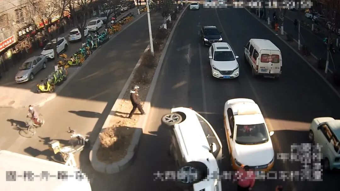 事发突然！呼和浩特闹市区，男子一句话，一群人立马围了上来...