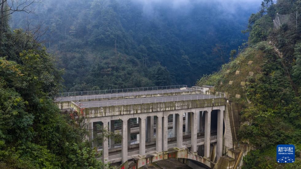 渝昆高铁最长隧道贯通