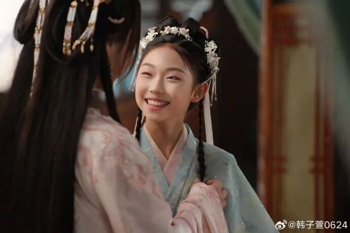 演员濮存昕发文支持外孙女演短剧，引发网友热议，11岁外孙女发文、剧方回应