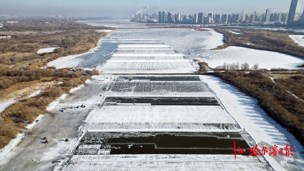 寒江“冰田”：零下20℃江面，采冰人匠心筑梦