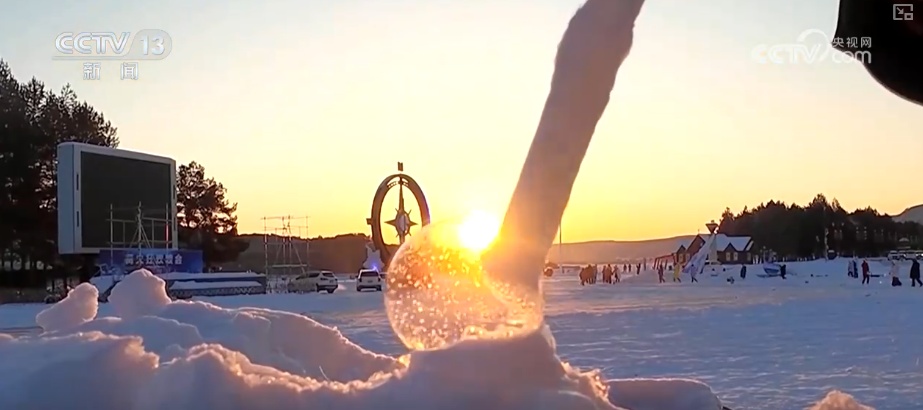 冰雪经济助推文旅地标“上新” 特色雪趣让游客留下来、住下来 带火多样消费