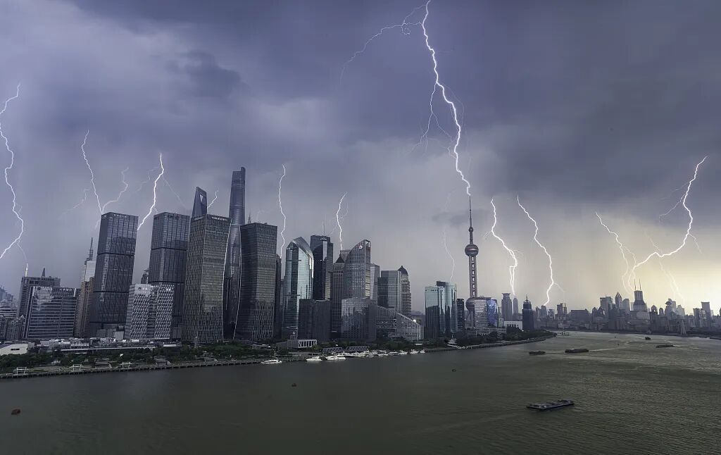 上海人惊了！目前除崇明岛，全市一片红！有网友拍到"地震云"？专家回应了