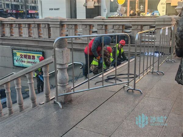 防滑地毯、保暖扶手套……哈尔滨中央大街暖心升级获游客点赞