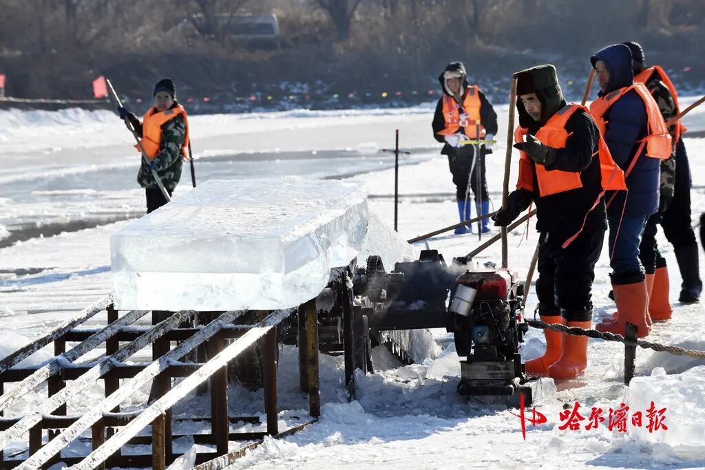 寒江“冰田”：零下20℃江面，采冰人匠心筑梦