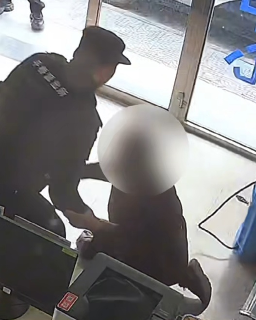 民警上班时间买猪肉？竟然是为了……