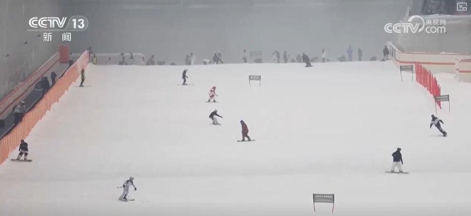 冰雪经济助推文旅地标“上新” 特色雪趣让游客留下来、住下来 带火多样消费